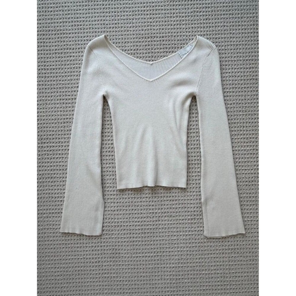 White knit long sleeve top